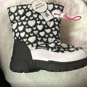 NWT water repellent kids bootss size 13